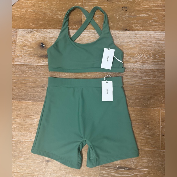 Mikoh Activewear Set - Picture 9 of 12